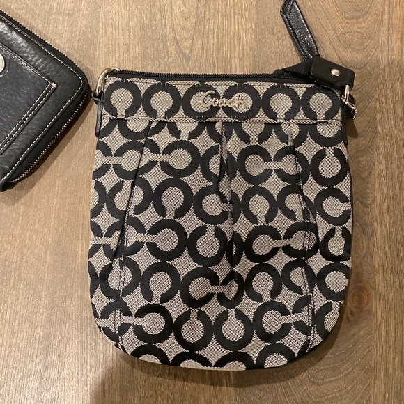 Coach bundle - Picture 1 of 7